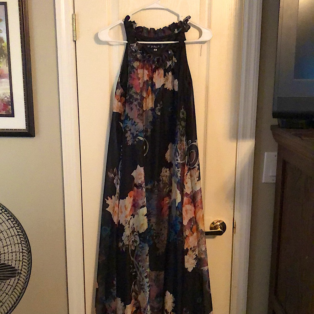 Size M black floral dress